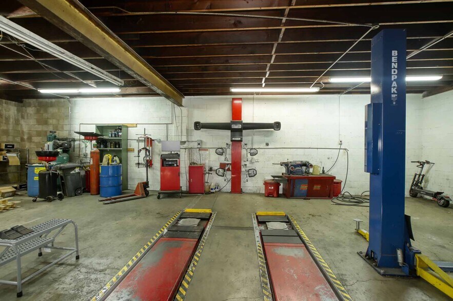 More Photos Of 318 S Brand Blvd, Glendale Auto Repair For Sale