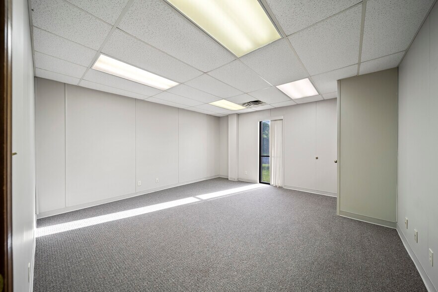 More Photos Of 1815 W Detroit St, Broken Arrow Service For Lease
