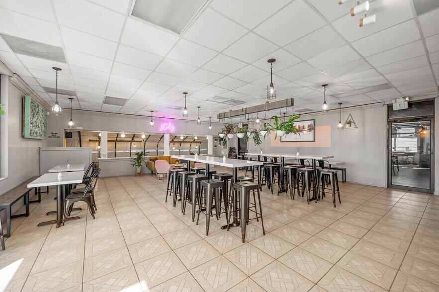 More Photos Of 4413 S Tamiami Trl, Sarasota Restaurant For Sale