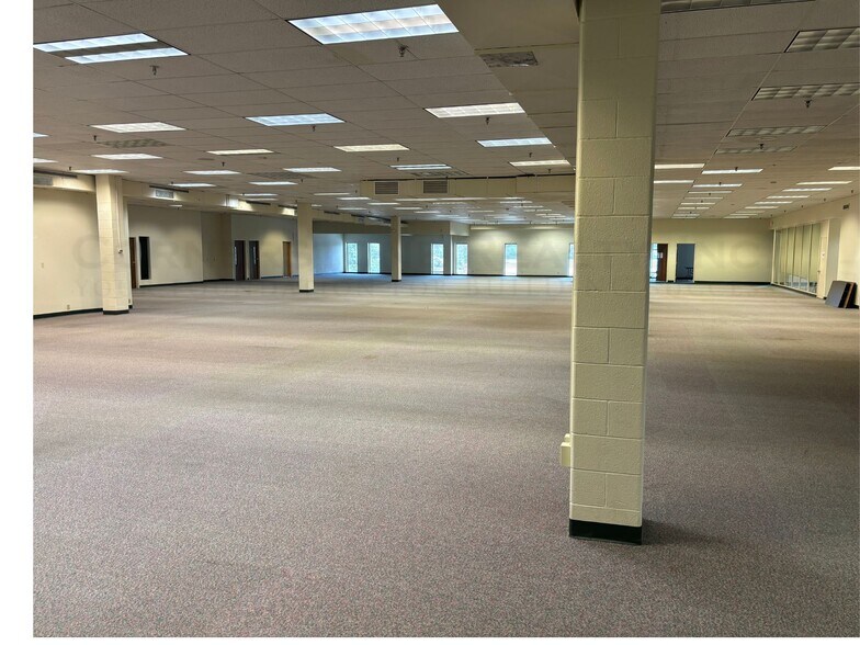 More Photos Of 84 Progress Ln, Waterbury Flex For Lease