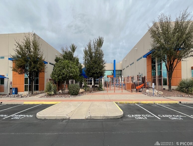 More Photos Of 2700 E Commerce Center Pl, Tucson Research And Development For Lease