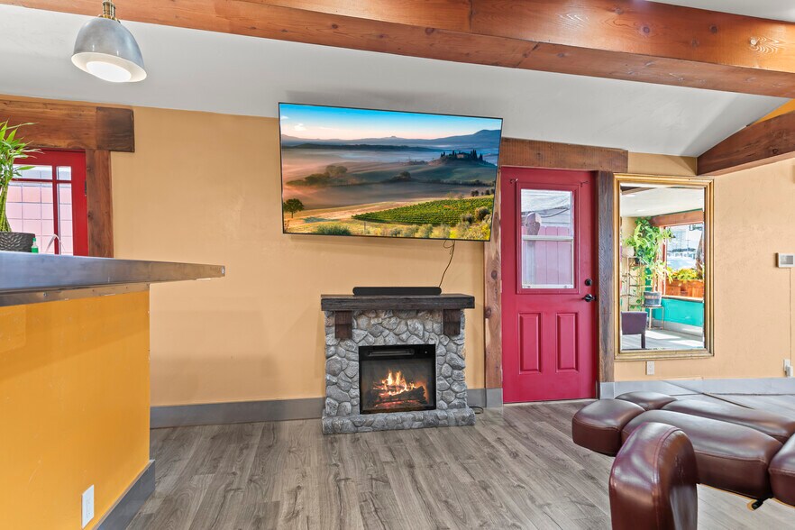 More Photos Of 1637 Del Monte Blvd, Seaside Storefront For Sale