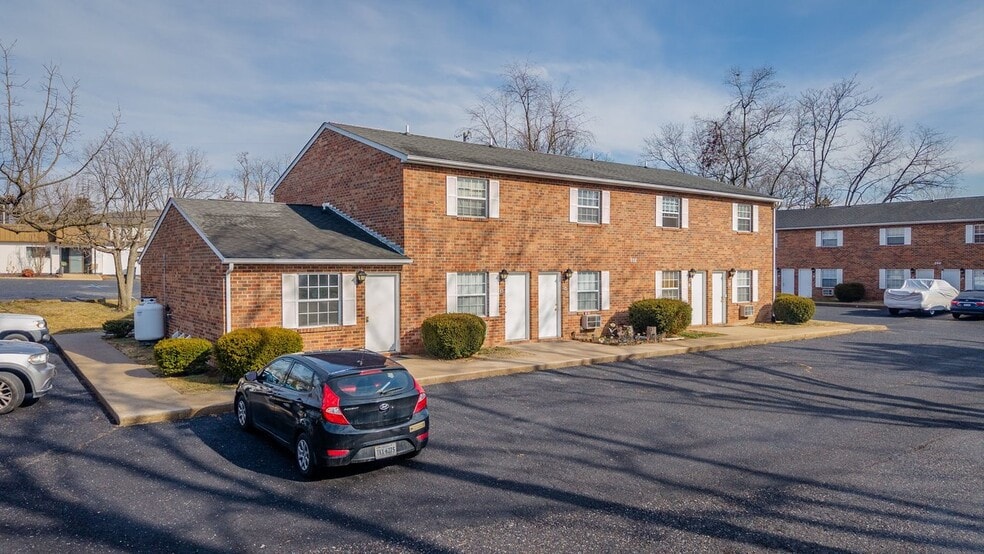 More Photos Of 990 Chicago Ave, Harrisonburg Apartments For Sale
