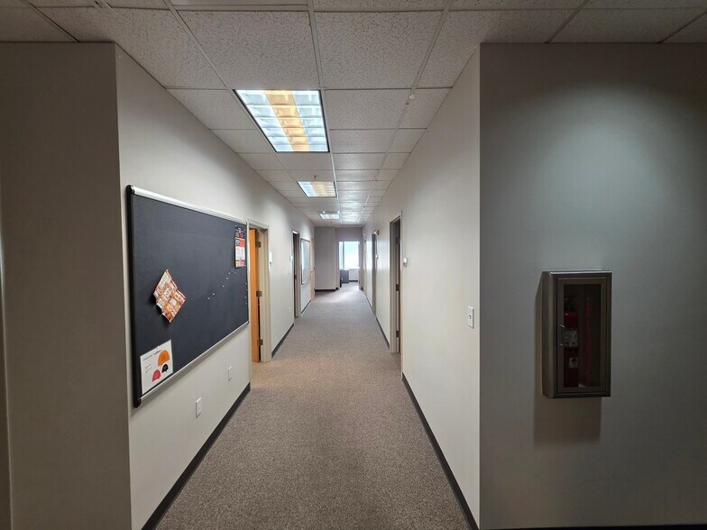 More Photos Of 1009 N Center Pky, Kennewick Office For Lease