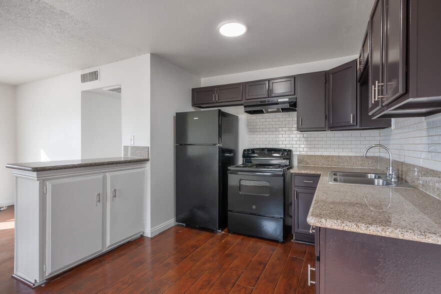 More Photos Of 730 Center St, Henderson Apartments For Sale