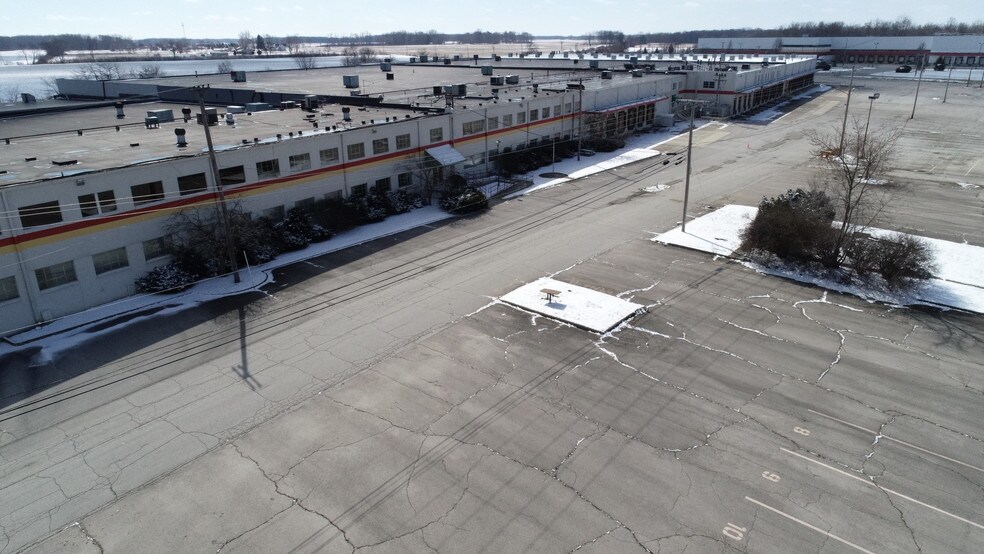 More Photos Of 9511 W Depot St, Yorktown Warehouse For Lease