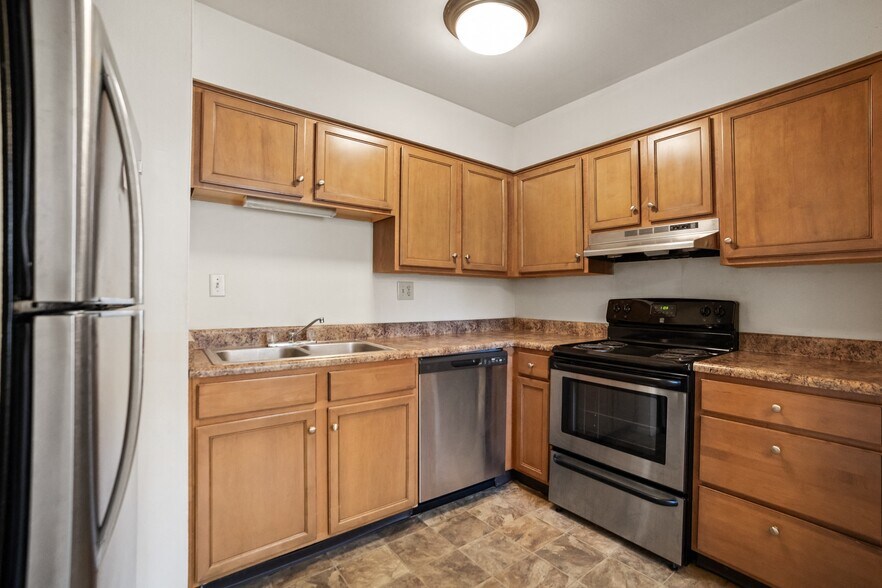 More Photos Of 2111 W Frederick Dr, Marion Apartments For Sale