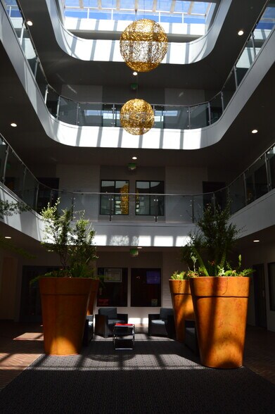 More Photos Of 881 Alma Real Dr, Pacific Palisades Loft Creative Space For Lease