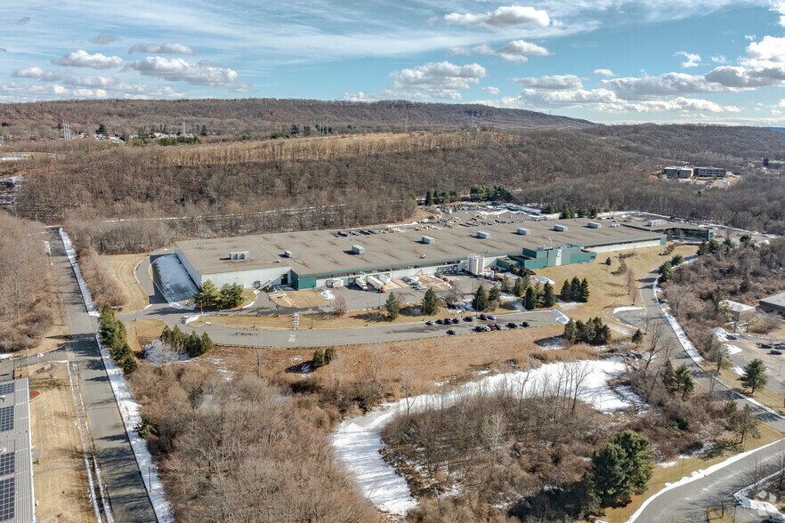 More Photos Of 200 Pond View Dr, Meriden Warehouse For Lease