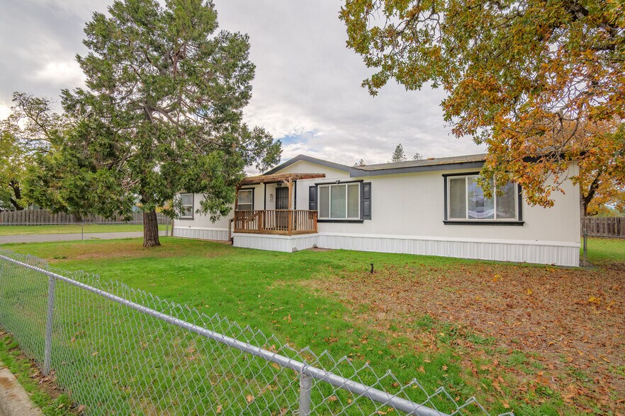 More Photos Of 387 Tavis Dr, Merlin Manufactured Housing Mobile Home Park For Sale