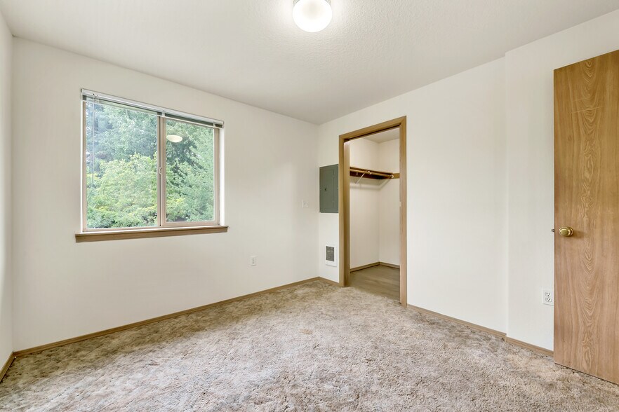 1040510409 E Burnside St, Portland, OR 97216 Apartments For Sale