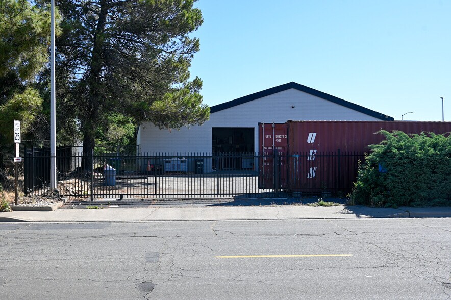 More Photos Of 5201 Auburn Blvd, Sacramento Freestanding For Sale