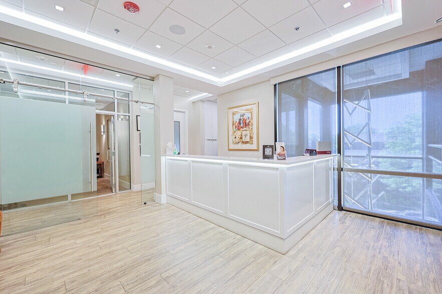 More Photos Of 833 Northern Blvd, Great Neck Medical For Lease