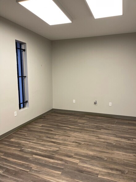 More Photos Of 2032 Wooddale Blvd, Baton Rouge Office For Lease