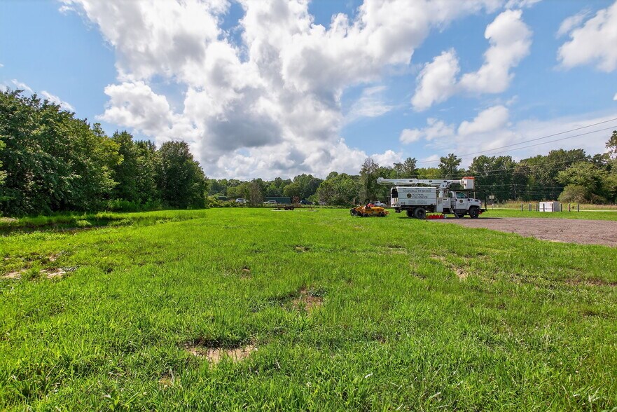 More Photos Of 102 Industrial Blvd, Toano Office For Sale