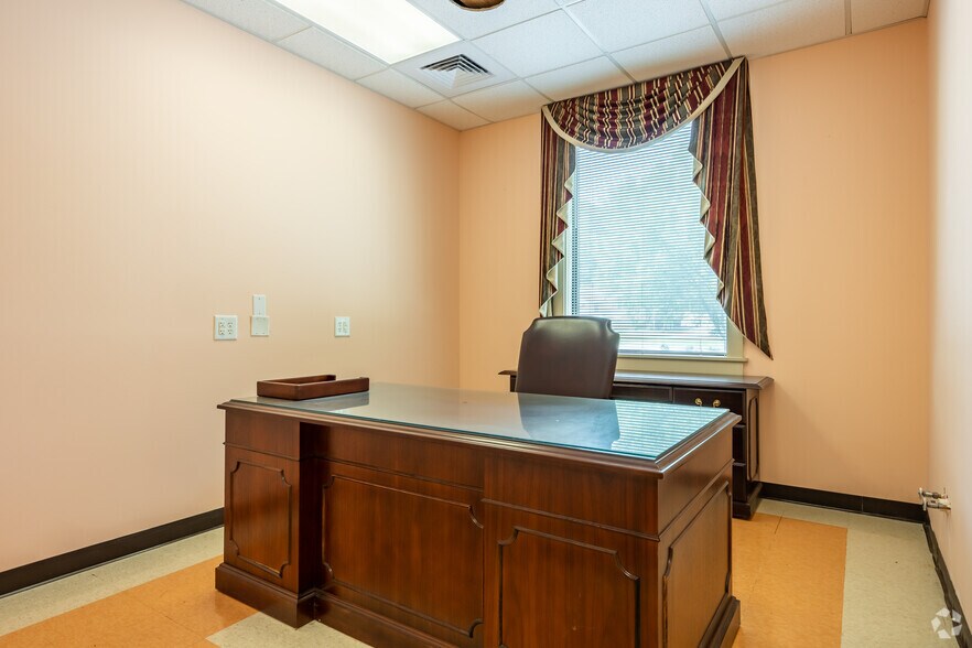 More Photos Of 7446 Covington Hwy, Lithonia Medical For Sale