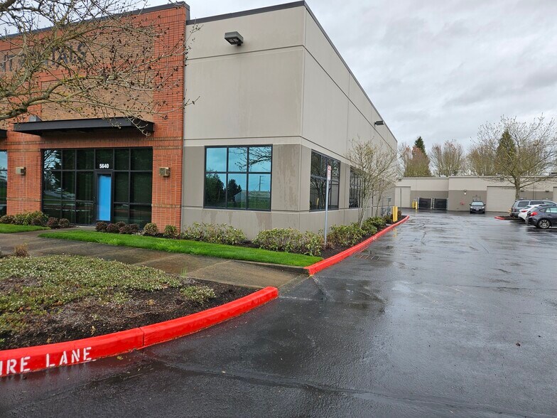 More Photos Of 5604 NE Clara Ln, Hillsboro Manufacturing For Lease