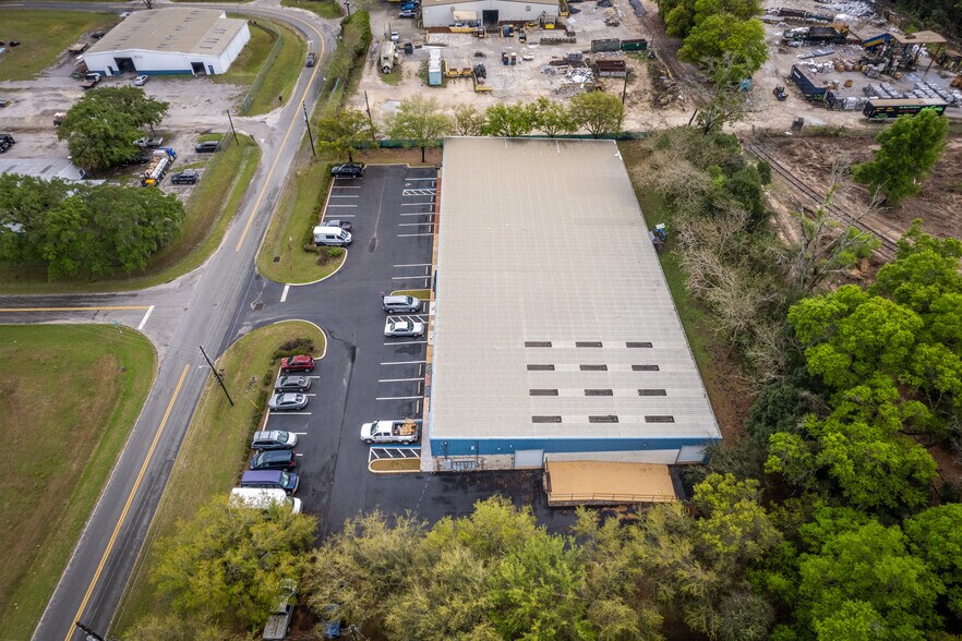 More Photos Of 2500 NW 6th St, Ocala Distribution For Lease