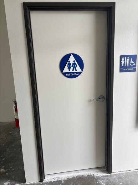 More Photos Of 7880 Telegraph Rd, Ventura Freestanding For Lease