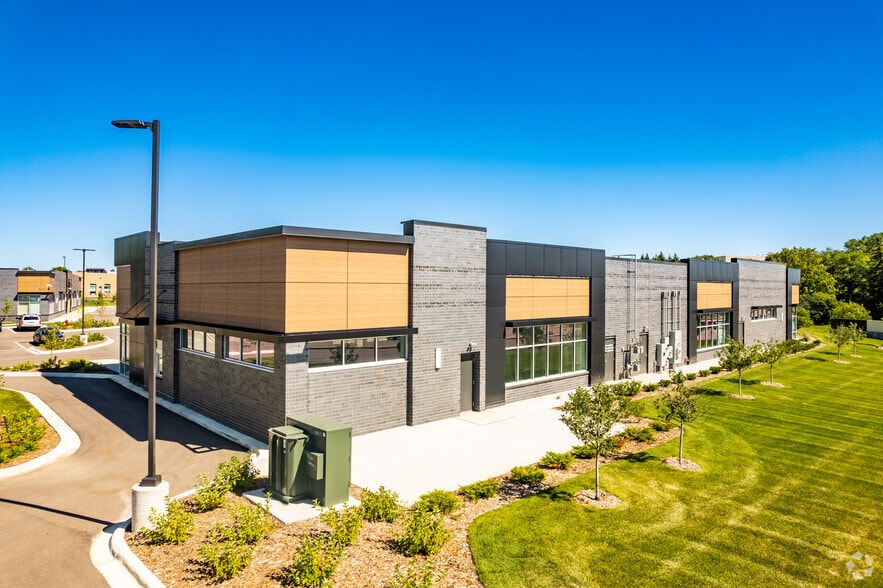 More Photos Of 855 Vikings Parkway, Eagan Restaurant For Lease