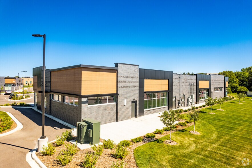 More Photos Of 855 Vikings Parkway, Eagan Restaurant For Lease