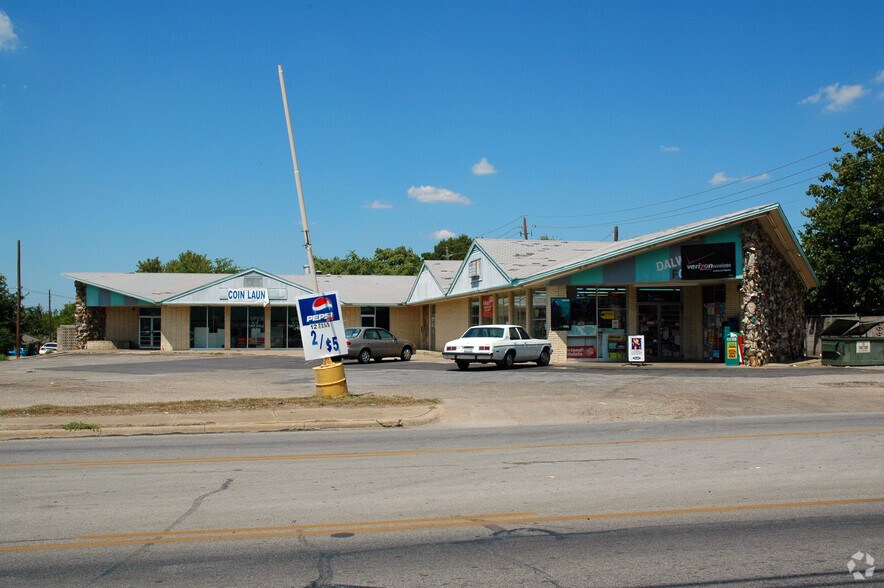 More Photos Of 1718 Dalworth St, Grand Prairie General Retail For Lease