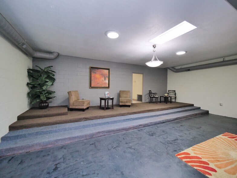 More Photos Of 9614-9616 MacArthur Blvd, Oakland Religious Facility For Lease