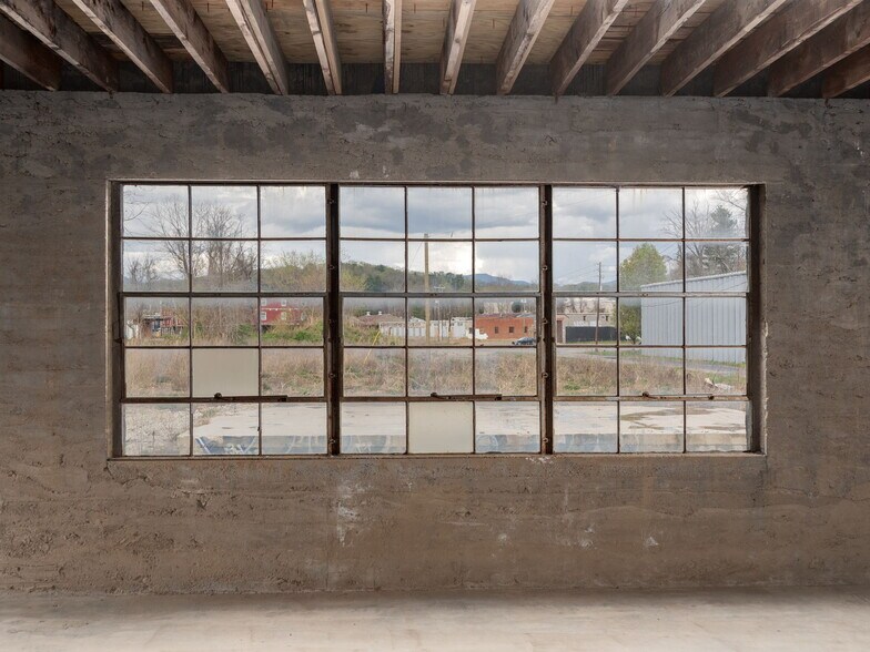 More Photos Of 24 Glendale Ave, Asheville Warehouse For Lease