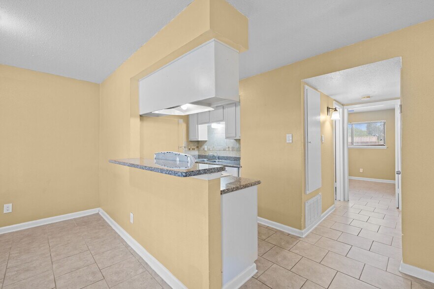 More Photos Of 601 E Coombs St, Alvin Apartments For Sale