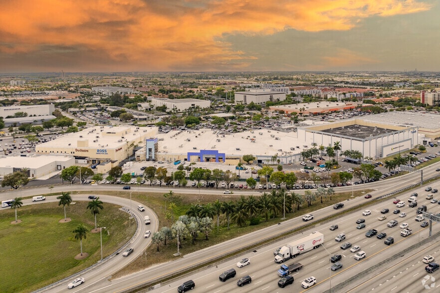 More Photos Of 7795 W Flagler St, Miami General Retail For Lease