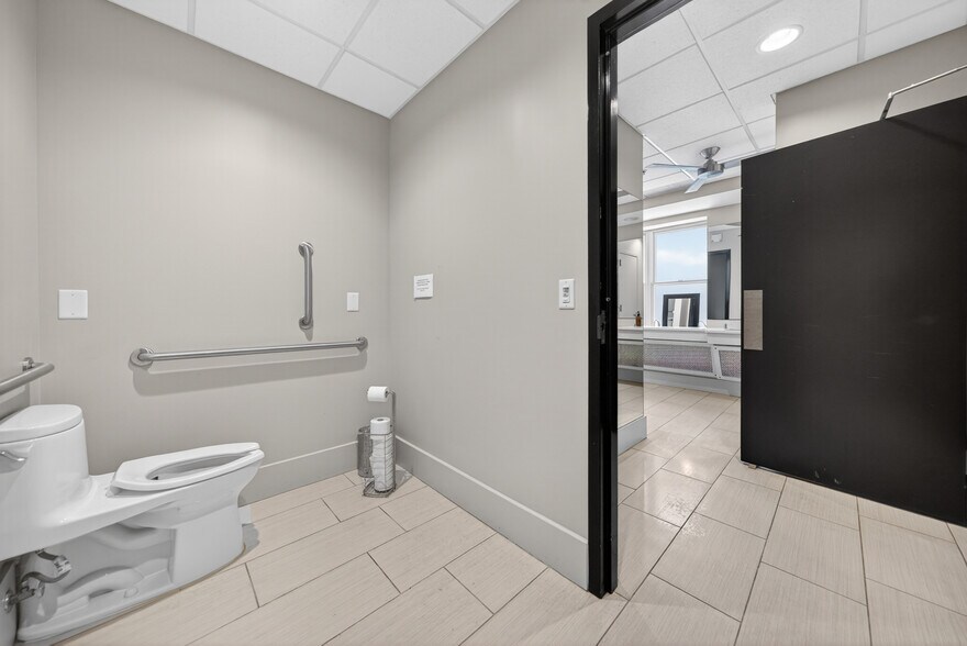More Photos Of 444 S Blount St, Raleigh Apartments For Sale