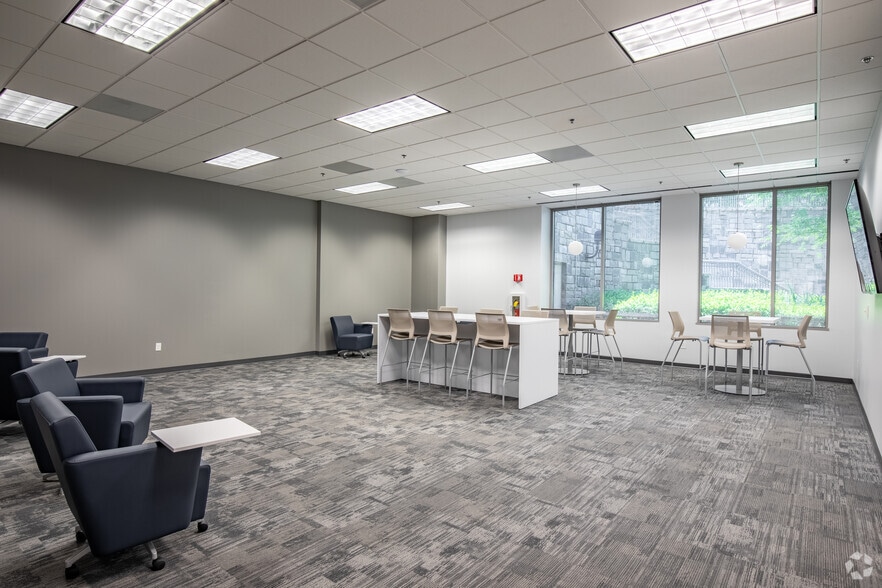 More Photos Of 3780 Mansell Rd, Alpharetta Unknown For Lease