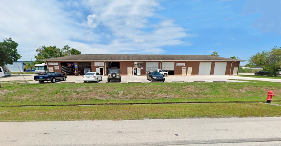 More Photos Of 1901-1913 SW Biltmore St, Port Saint Lucie Light Manufacturing For Sale