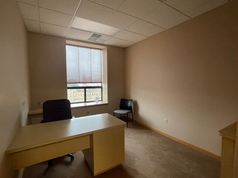 More Photos Of 600 S Main St, Oshkosh Office For Lease