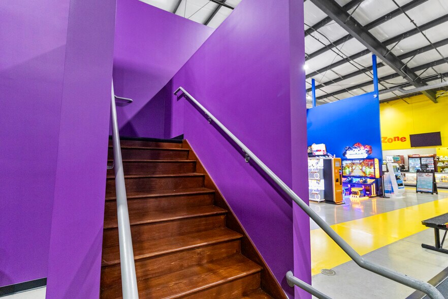 More Photos Of 585 Willow ln, McDonough Sports And Entertainment For Sale