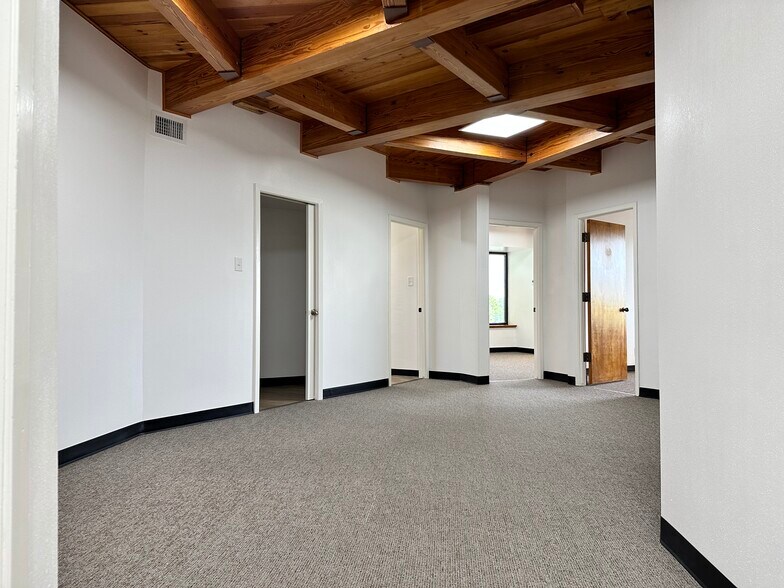 More Photos Of 3308 Broadway St, San Antonio Office For Sale