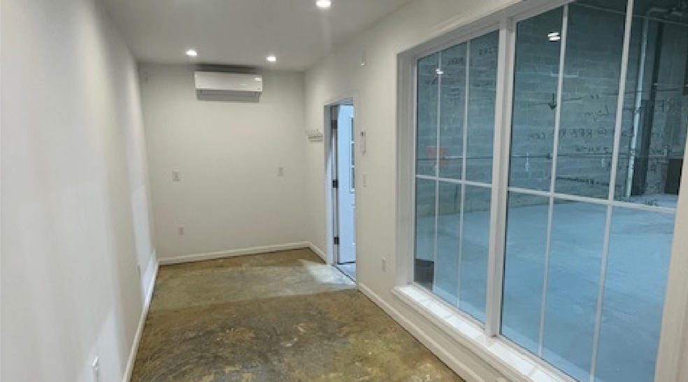 More Photos Of 18-23 41st St, Astoria Flex For Lease