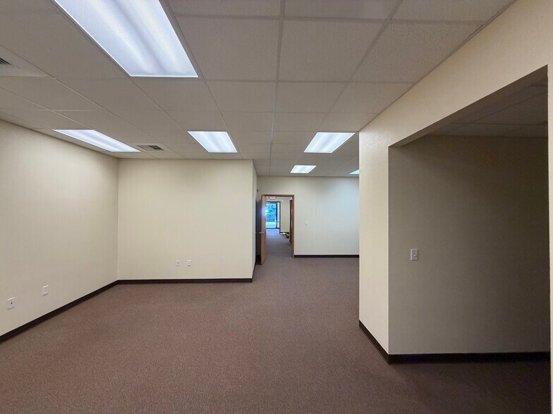 More Photos Of 854-880 S Duncan Dr, Tavares Office For Lease