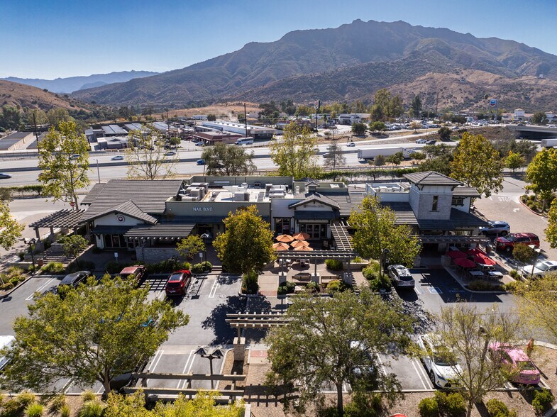More Photos Of 29105-29125 Canwood St, Agoura Hills Restaurant For Lease