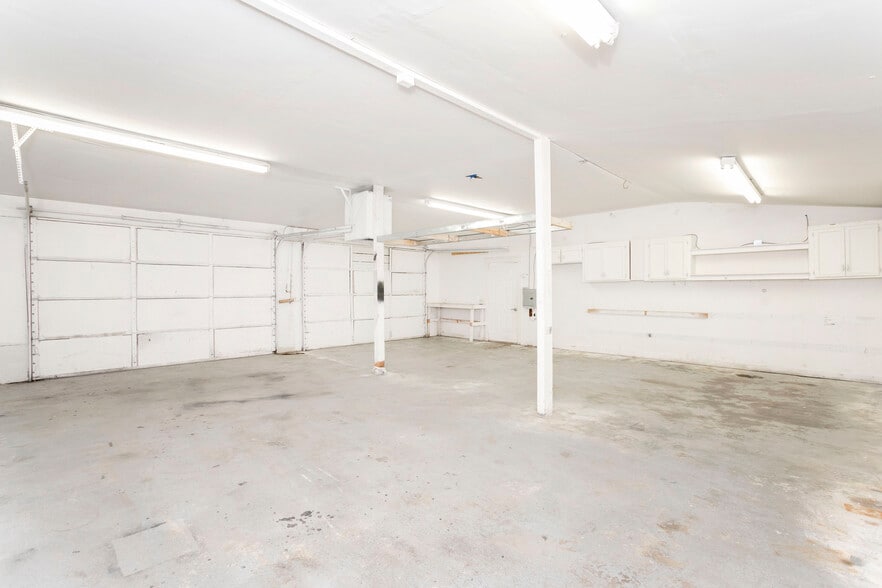 More Photos Of 3630 Boone Rd SE, Salem Warehouse For Lease