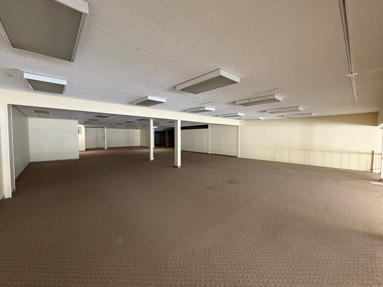 More Photos Of 6800 SW Beaverton Hillsdale Hwy, Portland Freestanding For Lease