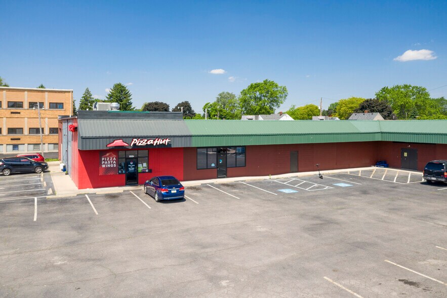 More Photos Of 5235 N Summit St, Toledo Storefront For Lease