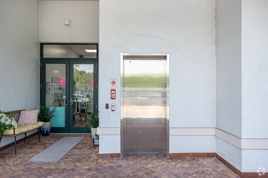 More Photos Of 2800 Davis Blvd, Naples Office For Lease