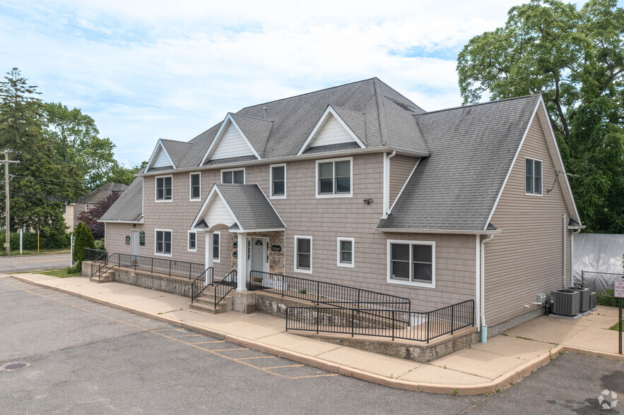 Primary Photo Of 170 Little East Neck Rd, West Babylon Medical For Sale