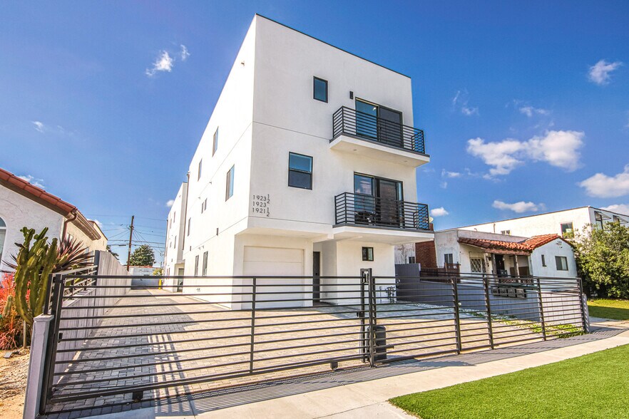 More Photos Of 1923 Carmona Ave, Los Angeles Multifamily For Sale
