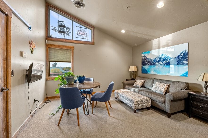More Photos Of 60 County Road 234, Durango Flex For Sale