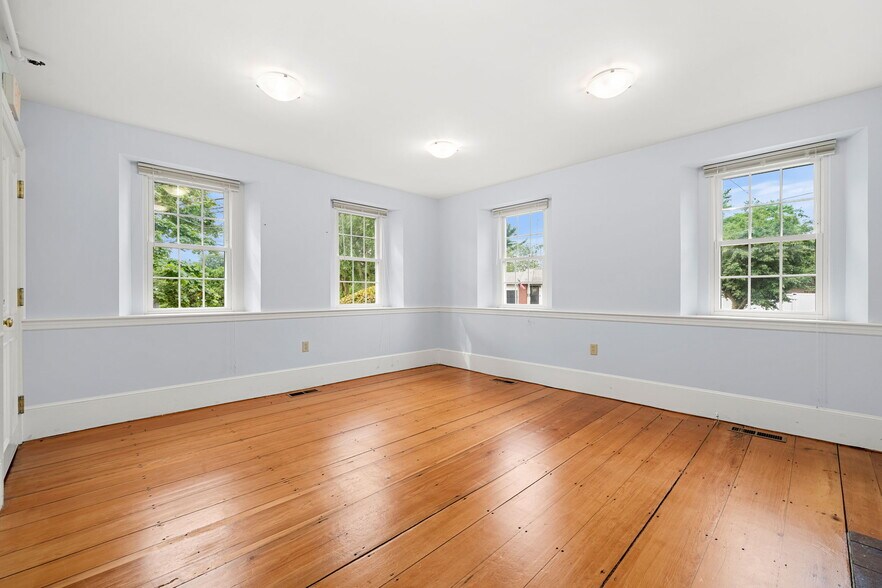 More Photos Of 160 Sylvan St, Danvers Office For Sale