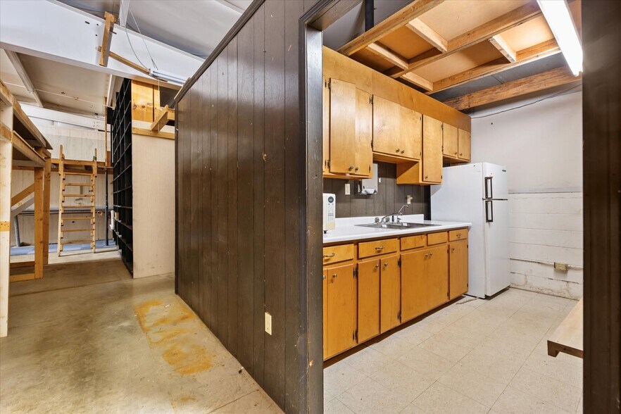 More Photos Of 203 Hillcrest Dr, Laurens Storefront Retail Office For Lease