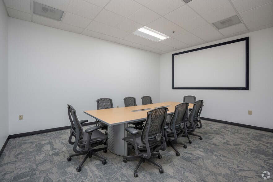 More Photos Of 17040 Pilkington Rd, Lake Oswego Office For Lease