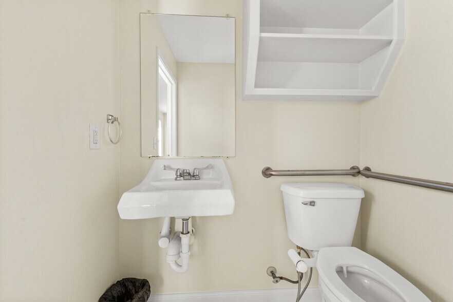 More Photos Of 102 Floyd St, Naples Specialty For Sale